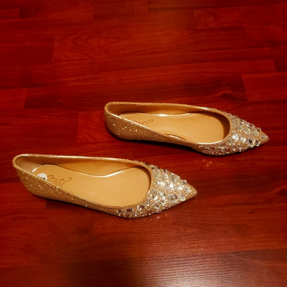 New Badgley Mischka Jeweled Pointed Toe Flats.  Champagne and Silver Comfortable - Picture 2 of 9